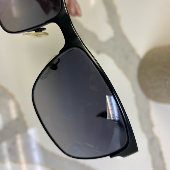 **BARELY USED** Prada Sunglasses with case, box, & cleaning cloth - Picture 12 of 16